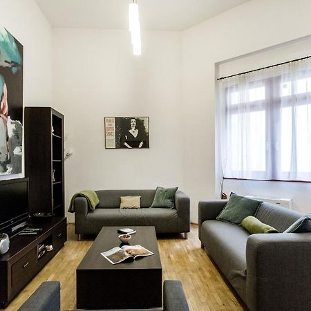 Family Suite By Heroes' Square บูดาเปสต์ ภายนอก รูปภาพ